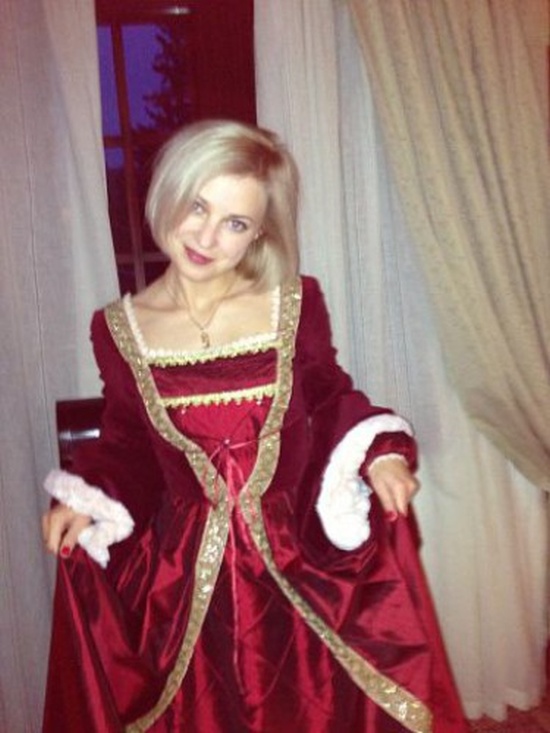 Natalia Poklonskaya In Red Dress Spinning Piledriver